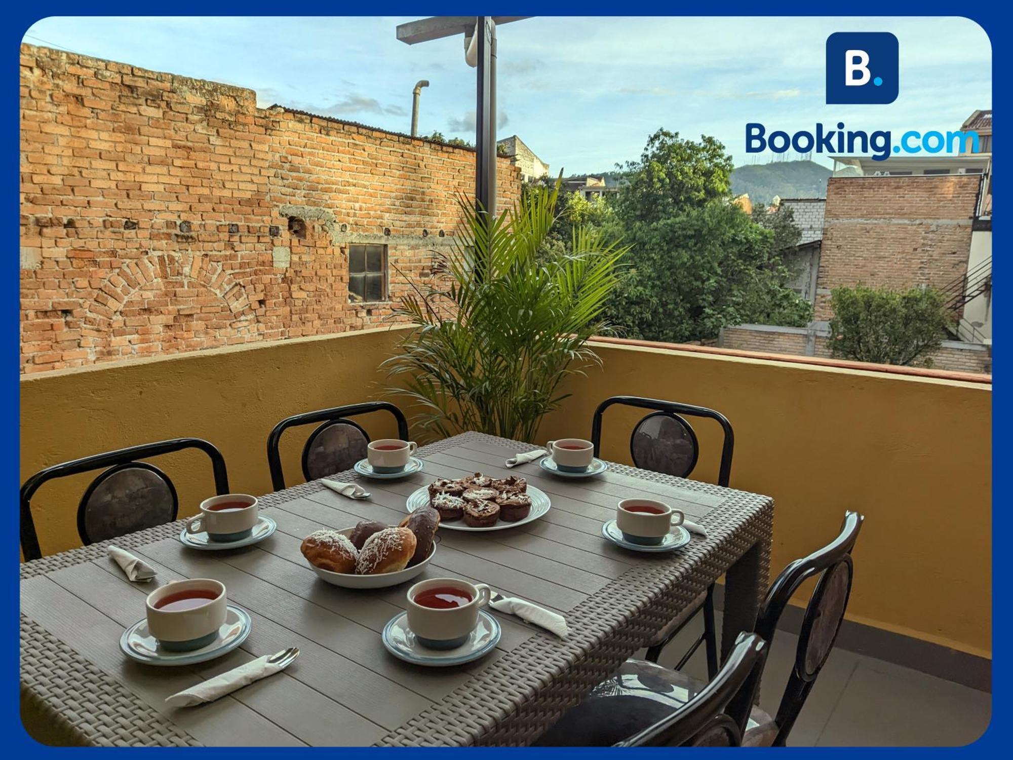 Апартаменты Departamento En Centro Historico Куэнка Экстерьер фото